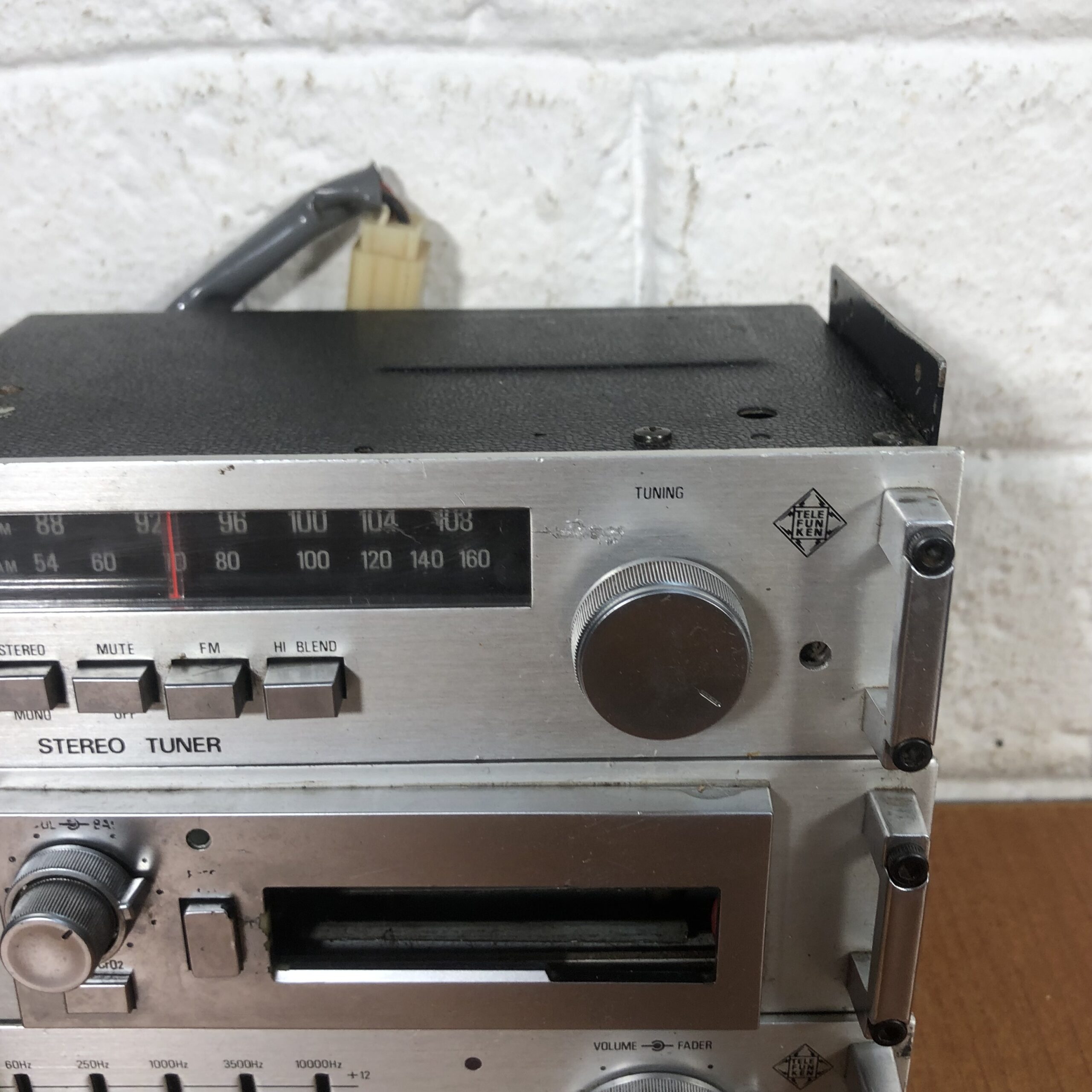 Vintage Car Radios - Image 8