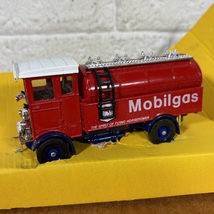 Lot 26: Corgi Classics 'Mobilgas' AEC 508 Forward Control 5 Ton Cabover (Made in GT Britain) - Image 3