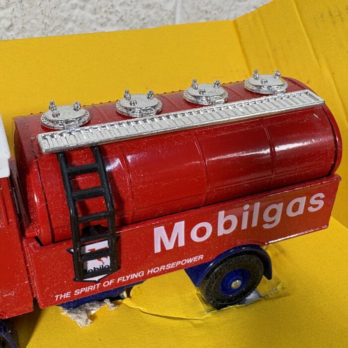 Lot 26: Corgi Classics 'Mobilgas' AEC 508 Forward Control 5 Ton Cabover (Made in GT Britain) - Image 4