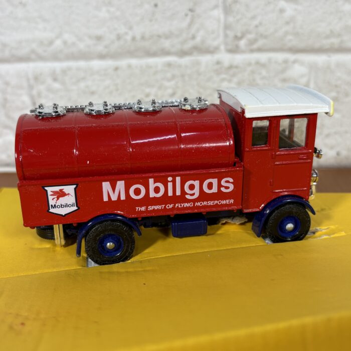 Lot 26: Corgi Classics 'Mobilgas' AEC 508 Forward Control 5 Ton Cabover (Made in GT Britain) - Image 6