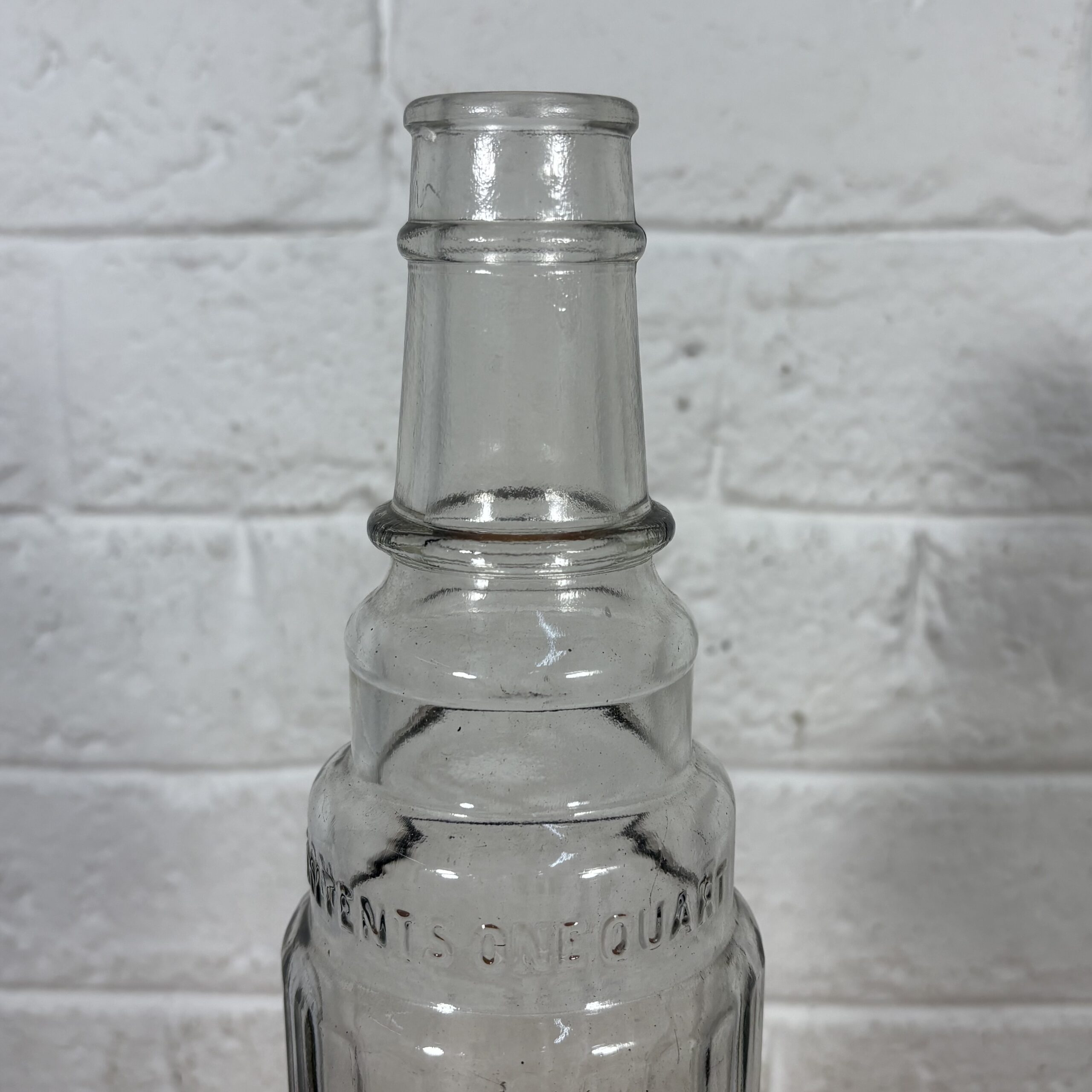 Lot 28: Vintage 1960s Esso Glass Bottle (One Quart) ~ Esso Petroleum Company Ltd. - Image 3
