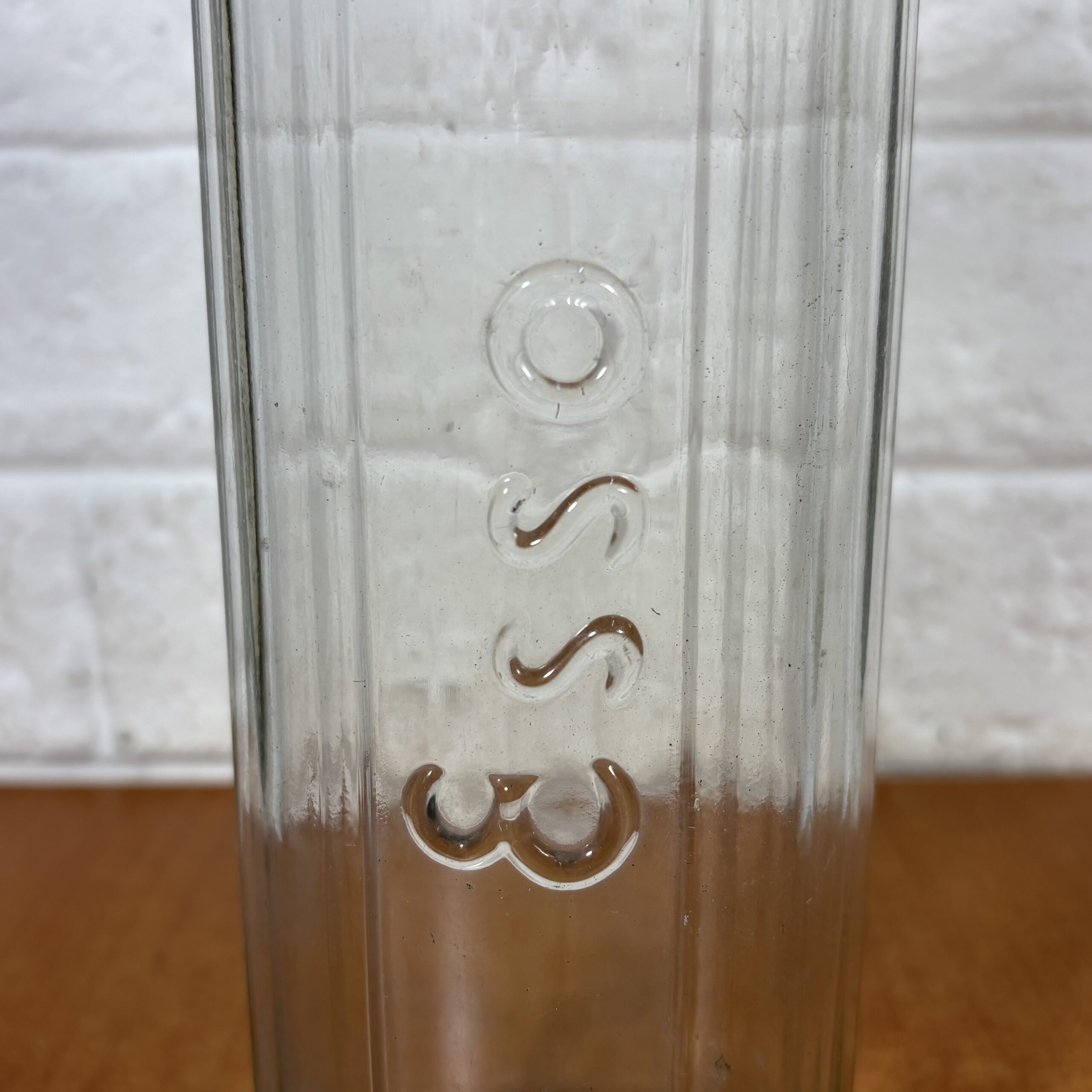 Lot 28: Vintage 1960s Esso Glass Bottle (One Quart) ~ Esso Petroleum Company Ltd. - Image 7