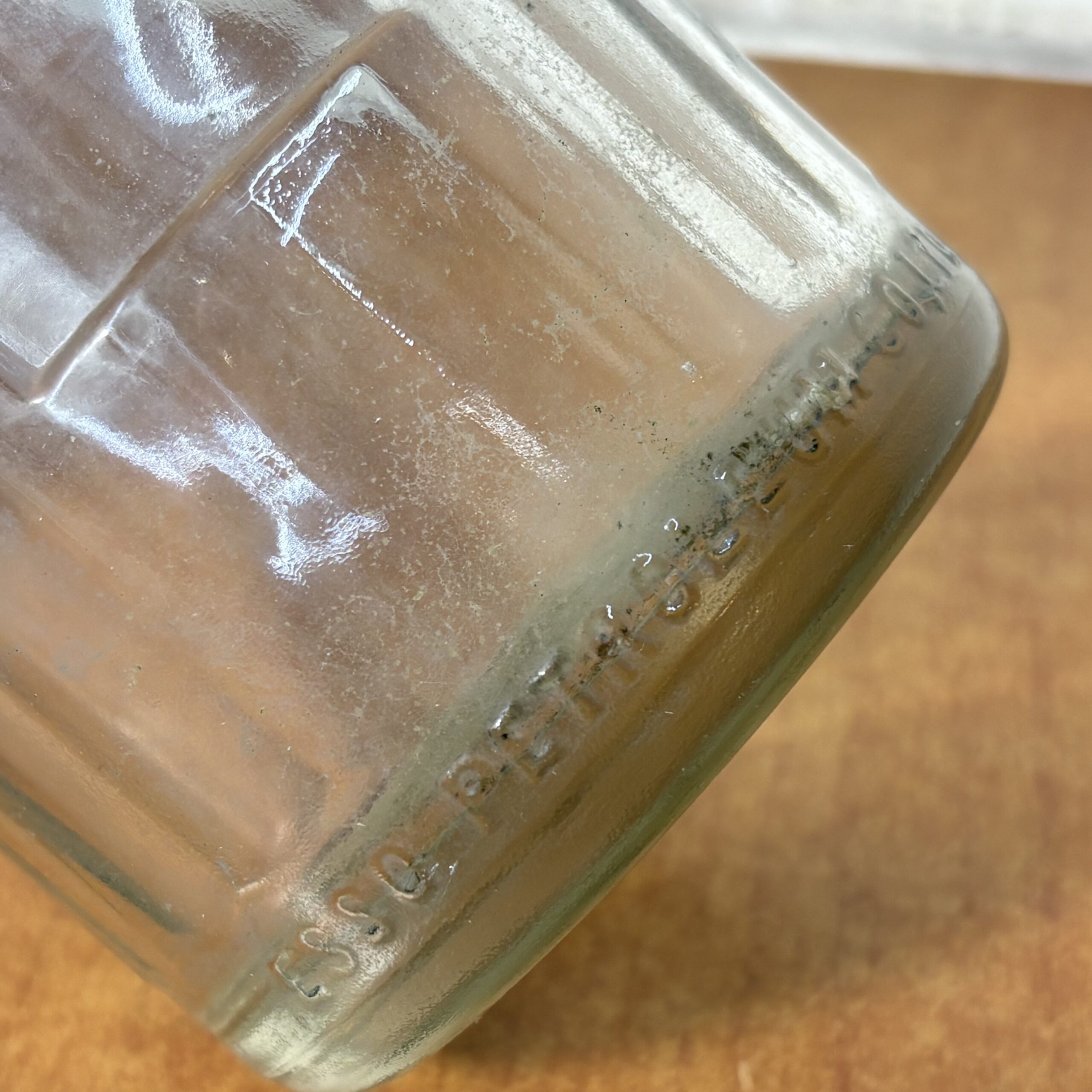 Lot 28: Vintage 1960s Esso Glass Bottle (One Quart) ~ Esso Petroleum Company Ltd. - Image 9