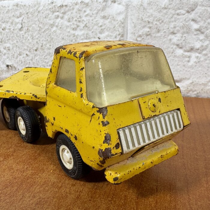 Lot 70: Vintage Pressed Steel Tonka Truck & Flatbed Trailer - Image 2