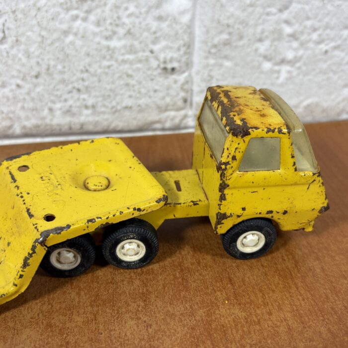 Lot 70: Vintage Pressed Steel Tonka Truck & Flatbed Trailer - Image 3