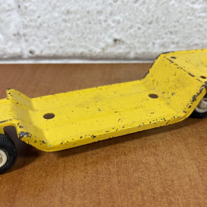 Lot 70: Vintage Pressed Steel Tonka Truck & Flatbed Trailer - Image 5