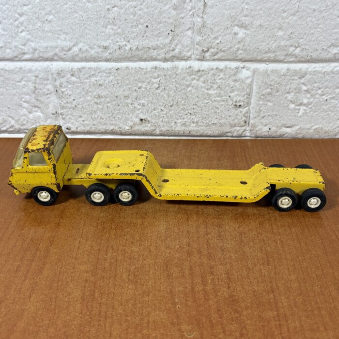 Lot 70: Vintage Pressed Steel Tonka Truck & Flatbed Trailer - Image 7