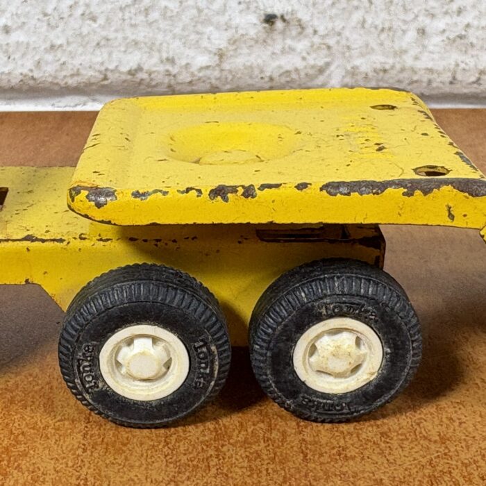 Lot 70: Vintage Pressed Steel Tonka Truck & Flatbed Trailer - Image 8