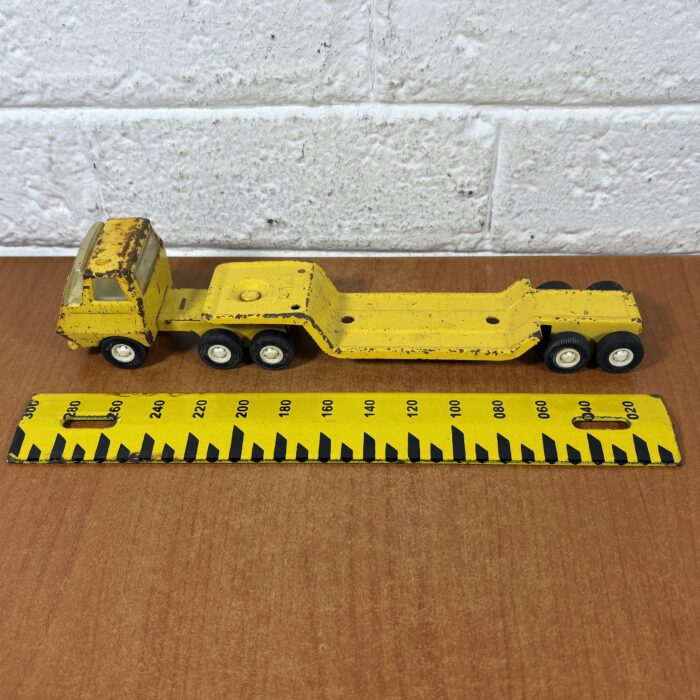 Lot 70: Vintage Pressed Steel Tonka Truck & Flatbed Trailer - Image 10