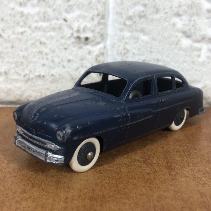 Vintage 1950s Dinky Toys Ford Vedette (Made in France) - Image 2