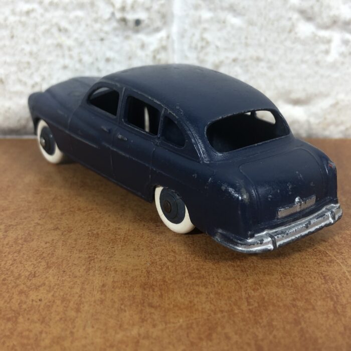 Vintage 1950s Dinky Toys Ford Vedette (Made in France) - Image 4