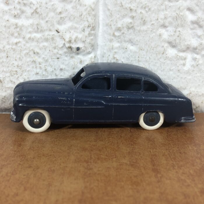 Vintage 1950s Dinky Toys Ford Vedette (Made in France) - Image 3