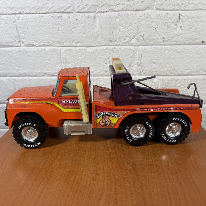 Lot 83: Vintage Pressed Metal Nylint 'Big Pumpkin' Model Tow Truck (Made in USA) - Image 3