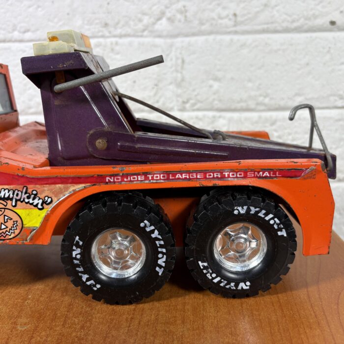 Lot 83: Vintage Pressed Metal Nylint 'Big Pumpkin' Model Tow Truck (Made in USA) - Image 8