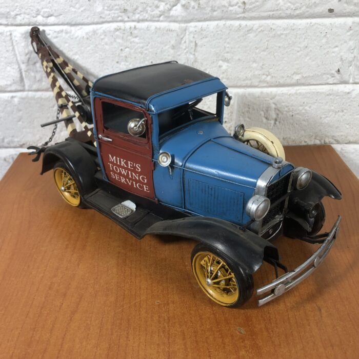 Vintage Style Metal Tow Truck Model