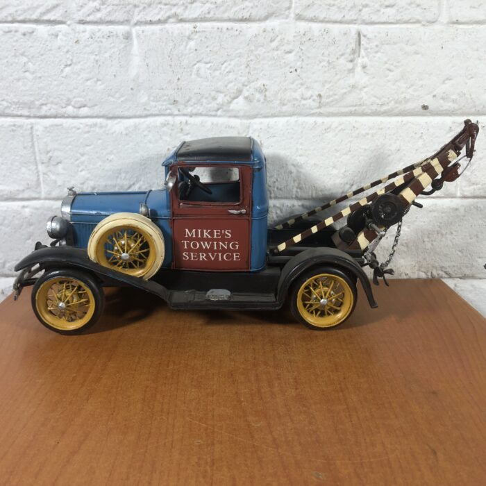 Vintage Style Metal Tow Truck Model - Image 4