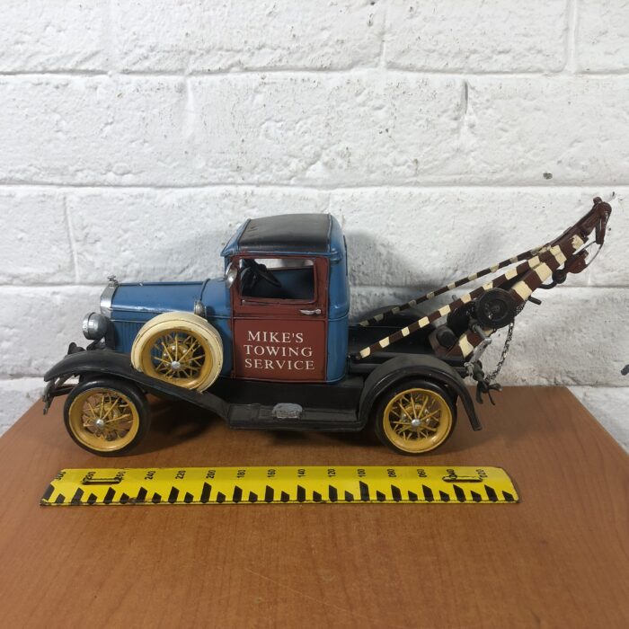 Vintage Style Metal Tow Truck Model - Image 12