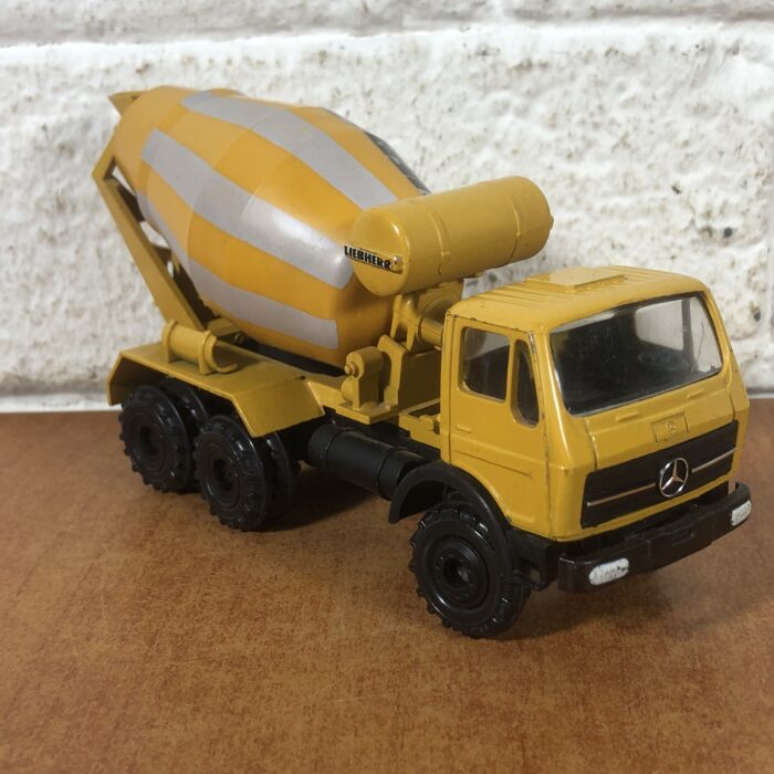 Vintage Conrad Mercedes-Benz Concrete Truck (1:50)