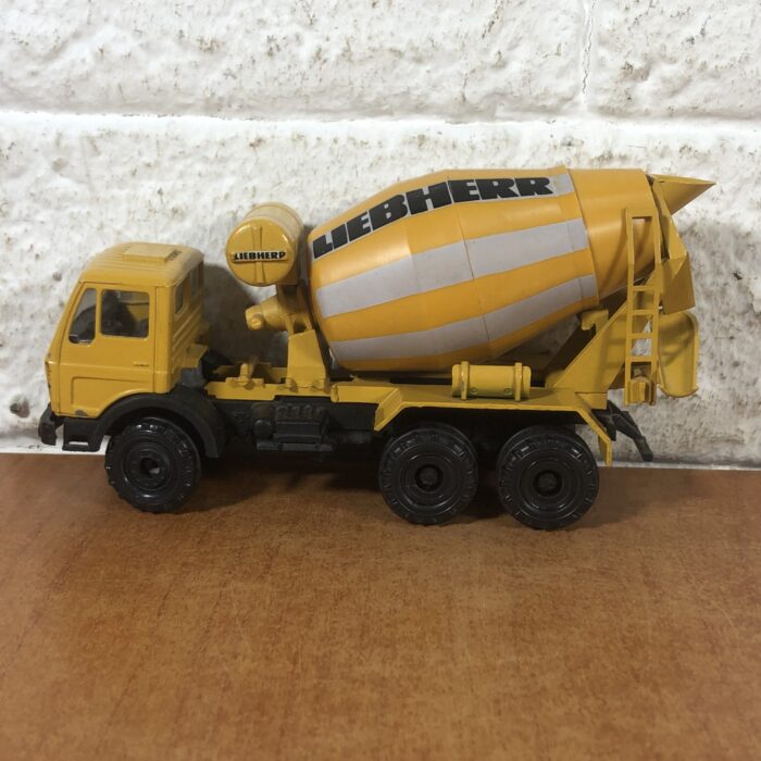 Vintage Conrad Mercedes-Benz Concrete Truck (1:50) - Image 4