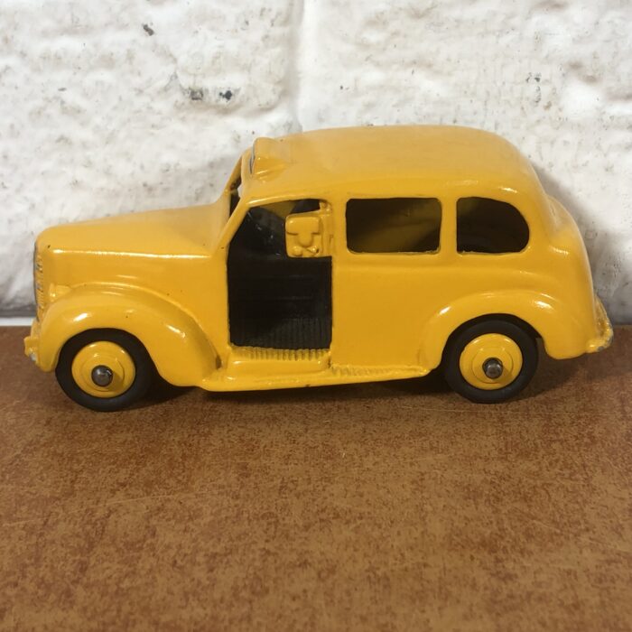 Dinky Toys ~ Austin Taxi (Made in England) - Image 3