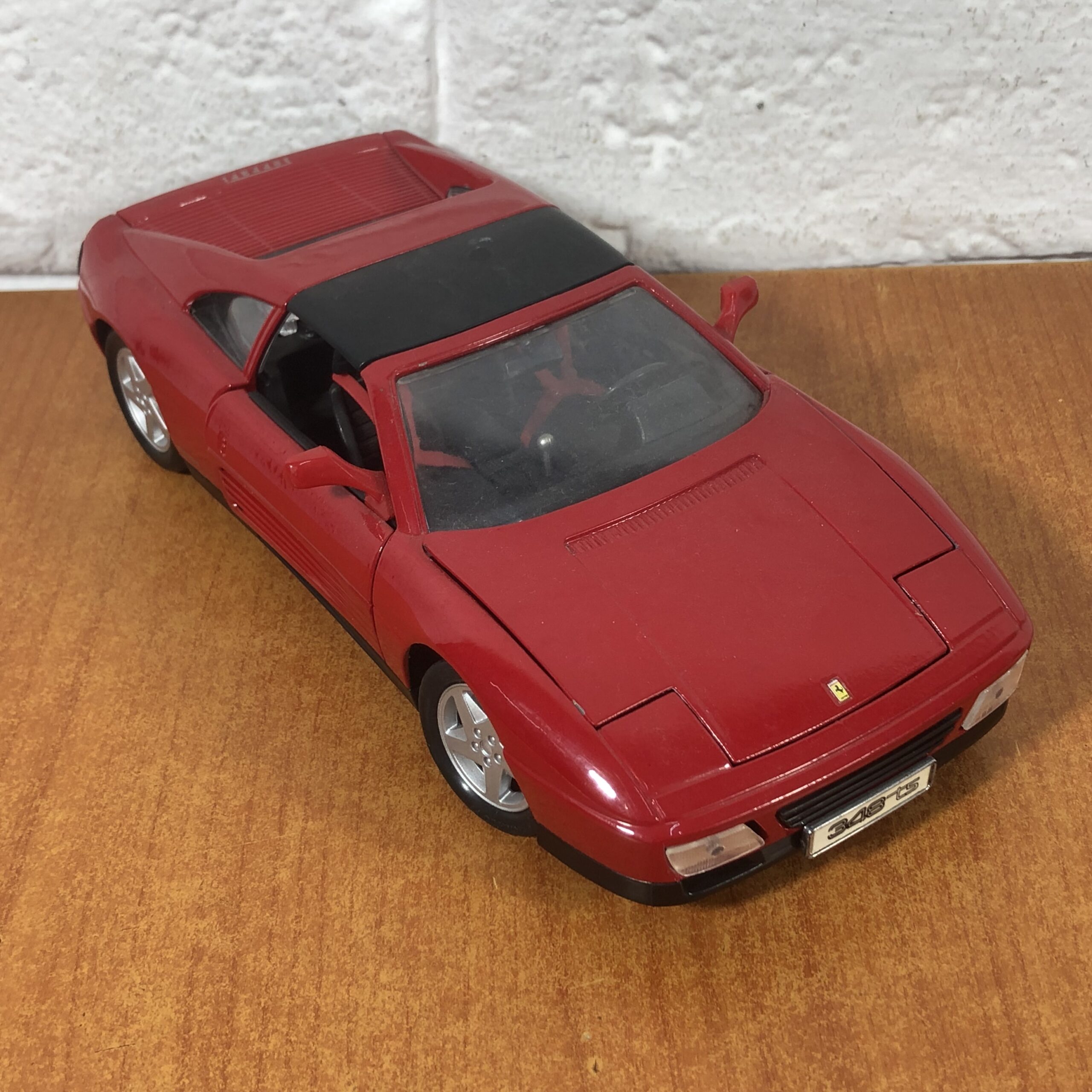 1) Voiture Ferrari 348TS 1/18e métal miniature modèle réduit