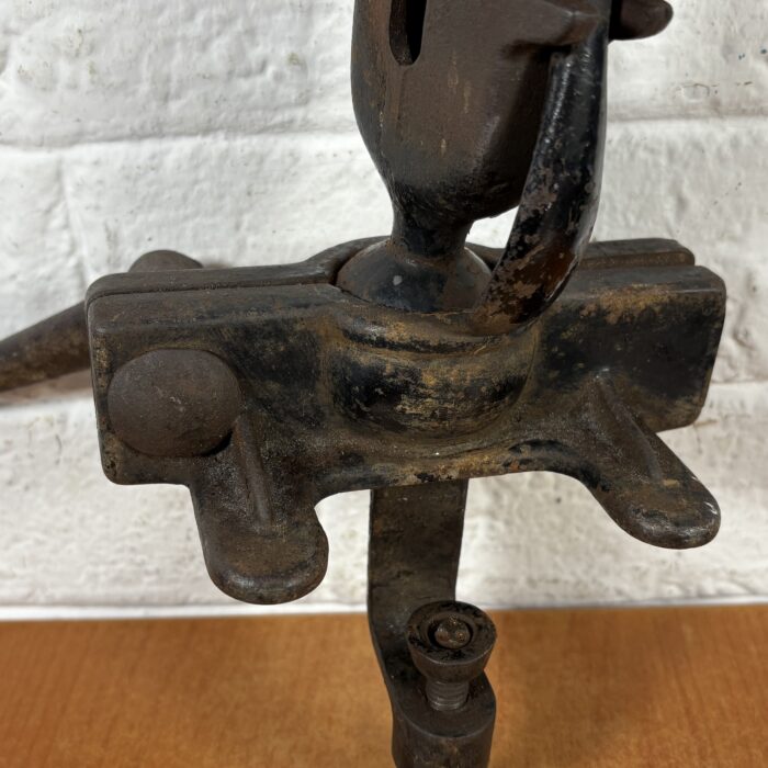 Vintage Henry Disston & Sons USA No.1 Saw Clamp with Saw - Image 9