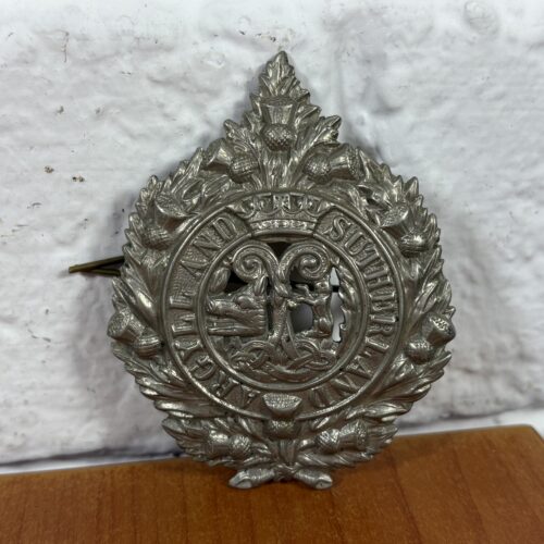 Vintage WW2 Argyll & Sutherland Highlanders Cap Badge