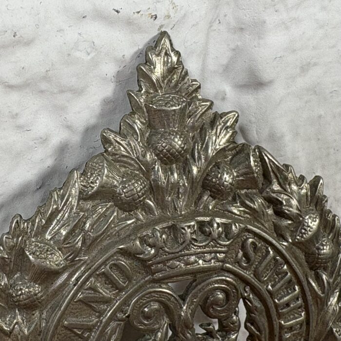 Vintage WW2 Argyll & Sutherland Highlanders Cap Badge - Image 2