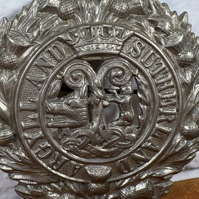 Vintage WW2 Argyll & Sutherland Highlanders Cap Badge - Image 3