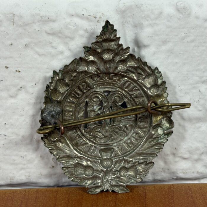 Vintage WW2 Argyll & Sutherland Highlanders Cap Badge - Image 4