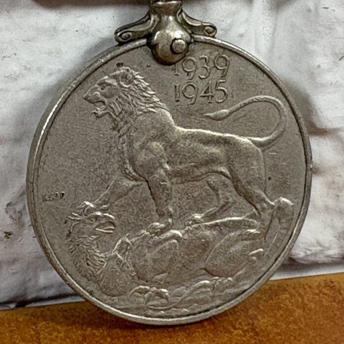 Vintage WW2 Military Medal - Image 2