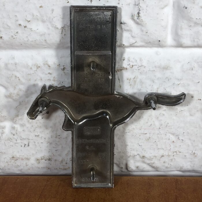 Vintage 1960s Ford Mustang 302 Fender Emblems - Image 6