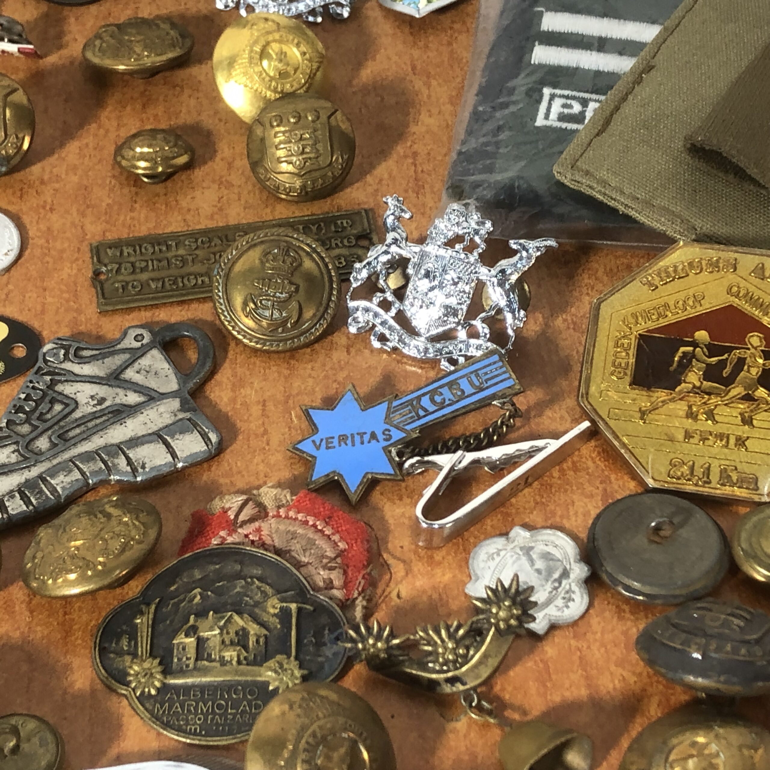 Vintage Military Badges - Image 9