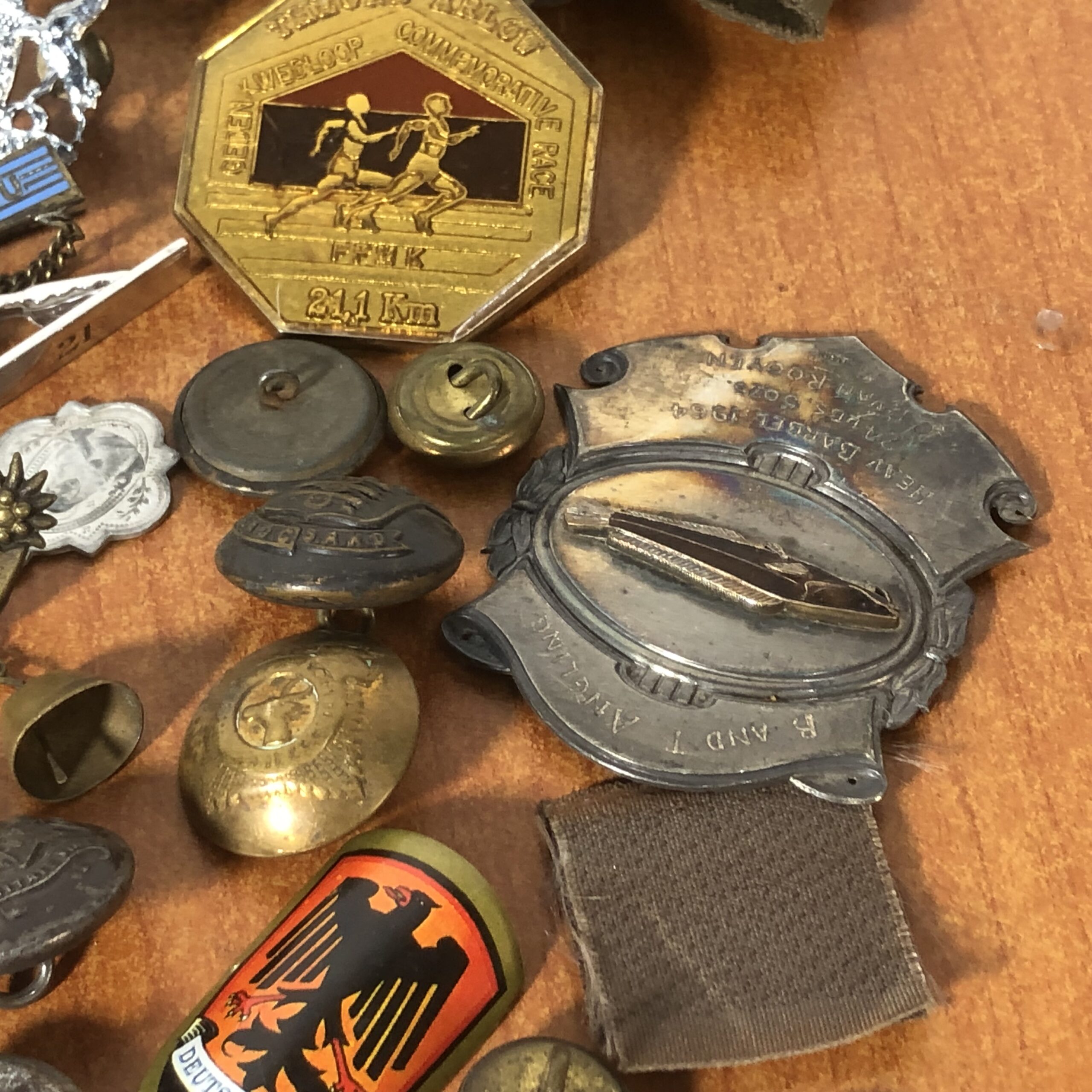 Vintage Military Badges - Image 8