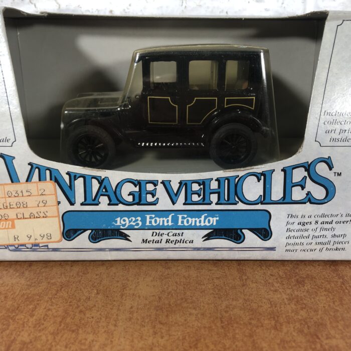 Vintage Vehicles 1923 Ford Fordor (1:43) - Image 2