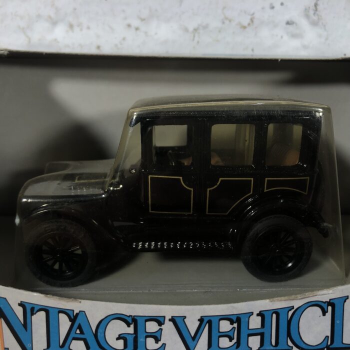 Vintage Vehicles 1923 Ford Fordor (1:43) - Image 3
