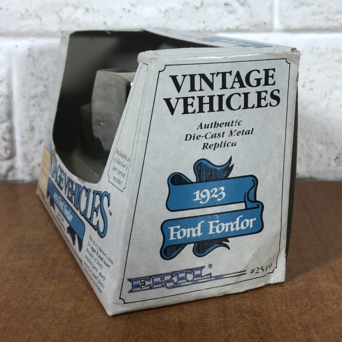 Vintage Vehicles 1923 Ford Fordor (1:43) - Image 4