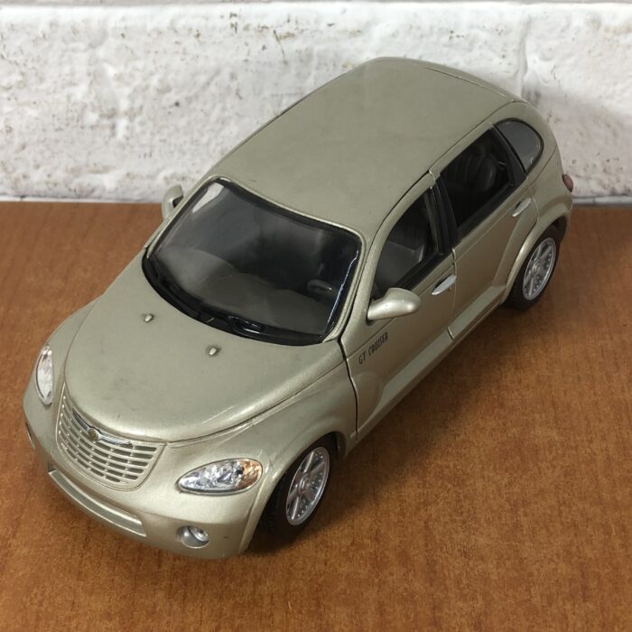 2001 Chrysler GT Cruiser (1:18) - Image 3