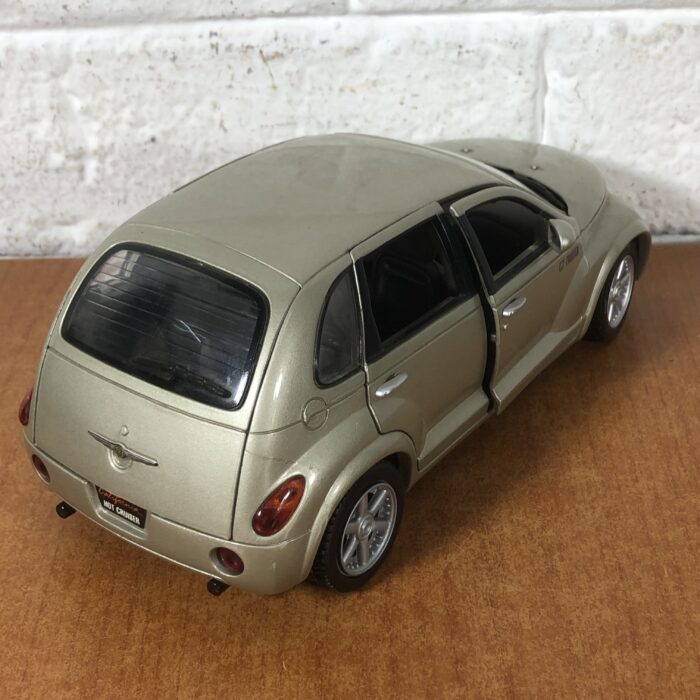 2001 Chrysler GT Cruiser (1:18) - Image 7
