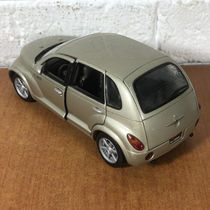 2001 Chrysler GT Cruiser (1:18) - Image 6