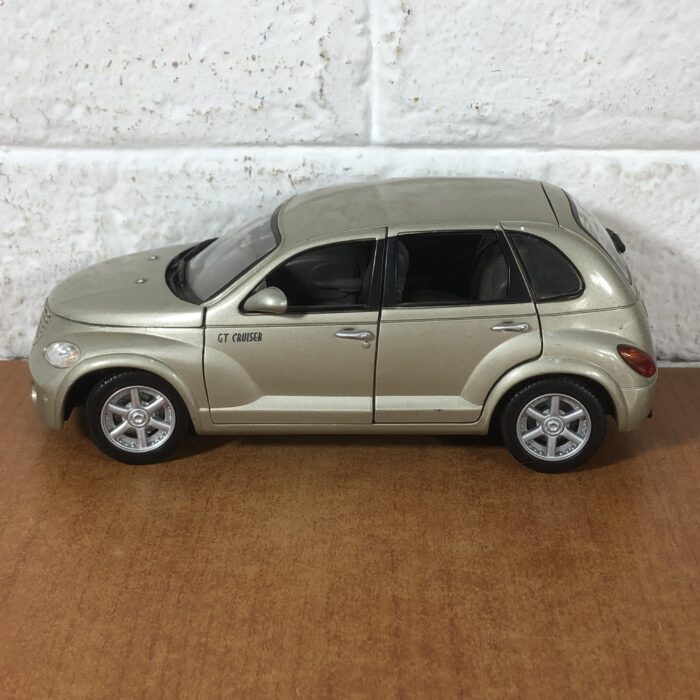 2001 Chrysler GT Cruiser (1:18) - Image 4