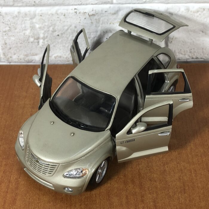 2001 Chrysler GT Cruiser (1:18) - Image 2