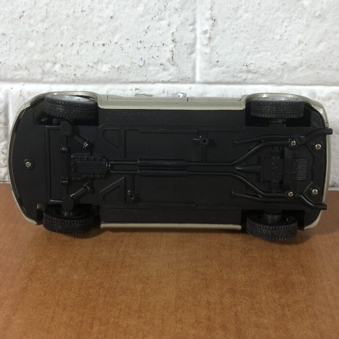 2001 Chrysler GT Cruiser (1:18) - Image 8