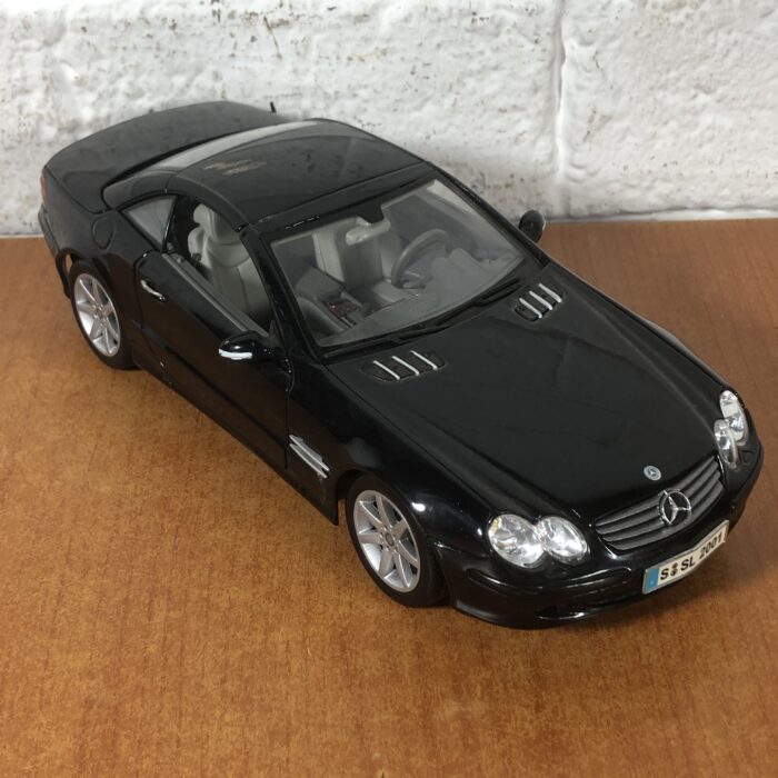 Mercedes-Benz SL Class (1:18)