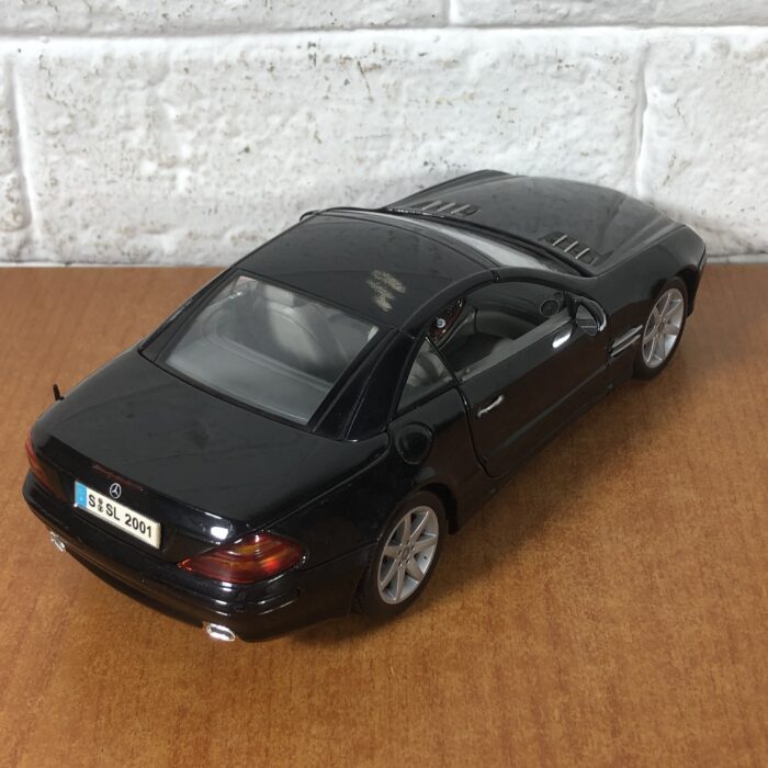 Mercedes-Benz SL Class (1:18) - Image 7