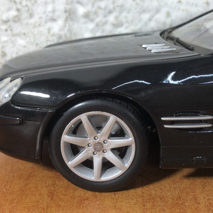 Mercedes-Benz SL Class (1:18) - Image 5