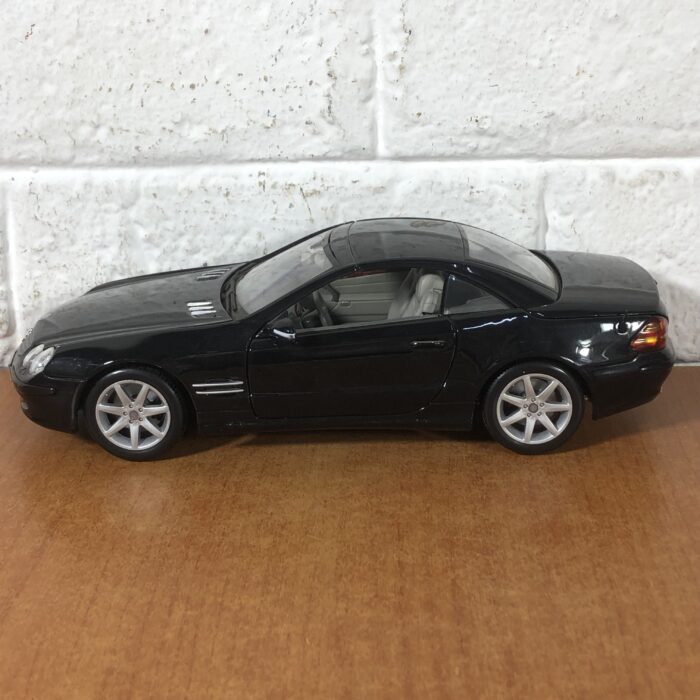 Mercedes-Benz SL Class (1:18) - Image 4