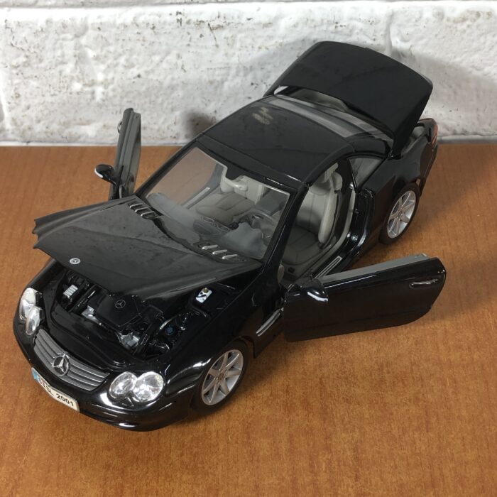 Mercedes-Benz SL Class (1:18) - Image 2