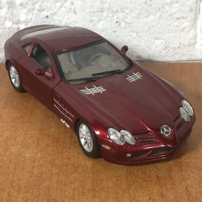 Mercedes-Benz SLR McLaren (1:24)