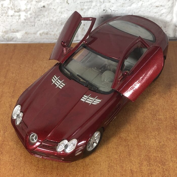 Mercedes-Benz SLR McLaren (1:24) - Image 2